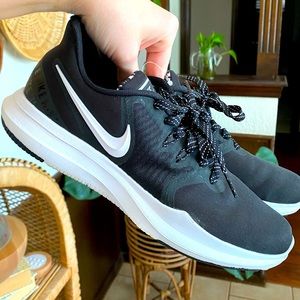 Women’s Nike Running Shoe Like New 7